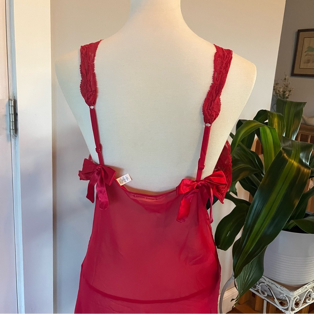 Elegant vintage victoria’s secret Red Lace maxi floor length sheer gown with bow
